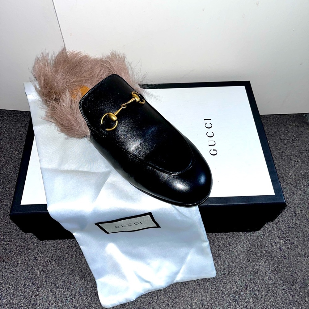 Almost Brand new. Worn 2 times!! Runs small will fit a size 8 1/2